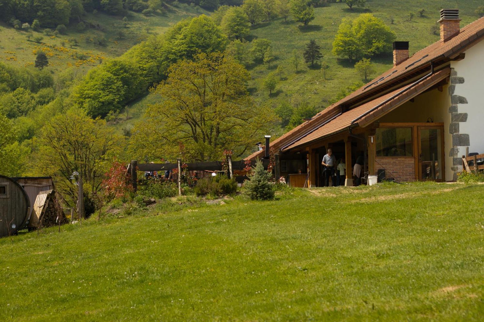 Hostal Rural Iratiko Urkixokoa Orbaiceta Exterior photo